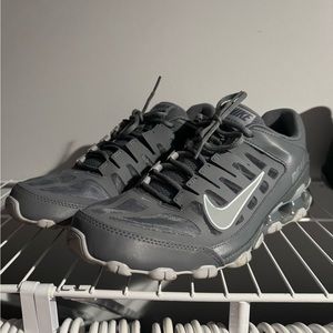 Men’s Nike shoes